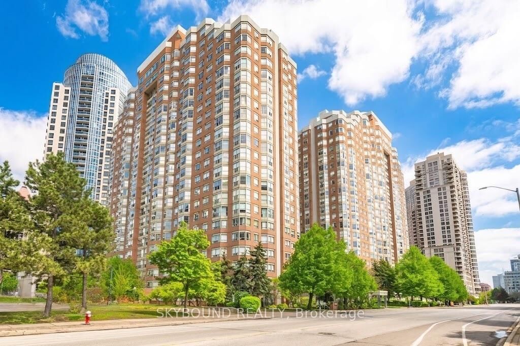 Property Photo:  335 Webb Drive 1803  ON L5B 4A1 