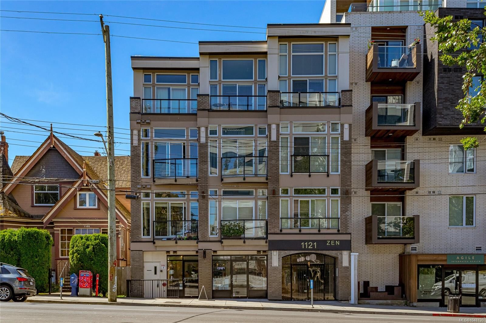 Property Photo:  1121 Fort St #305  BC V8V 3K9 