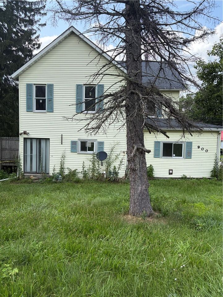 Property Photo: 900 W 4th Ave PA 15627
