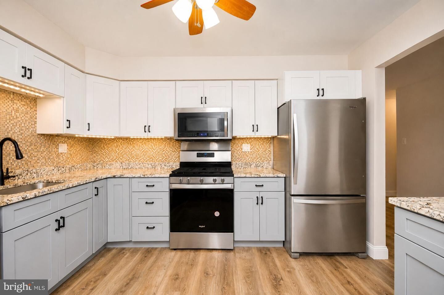 Property Photo:  72 Hillcroft Way  PA 18940 