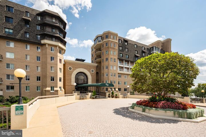 Property Photo:  1250 S Washington Street 416  VA 22314 
