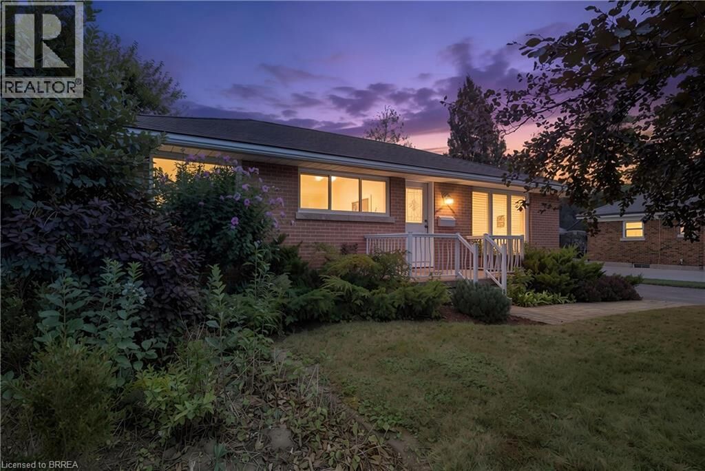 Property Photo: 25 Wayne Drive ON N3R 2Y6