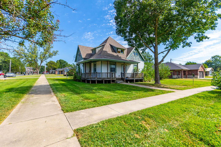 Property Photo:  103 E Stone St  MO 65284 