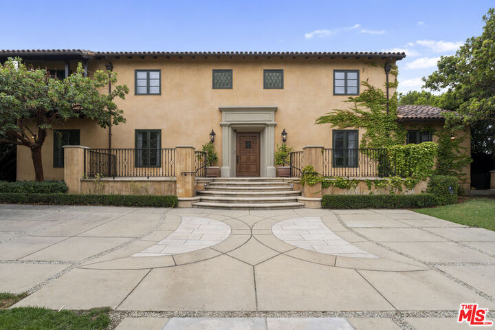 Property Photo:  305 S June St  CA 90004 