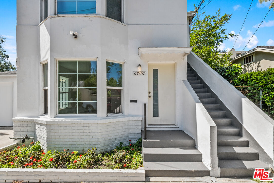 Property Photo:  8708 W Sherwood Dr  CA 90069 