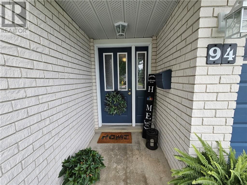 Property Photo:  94 Renee Crescent  ON P3L 1B7 