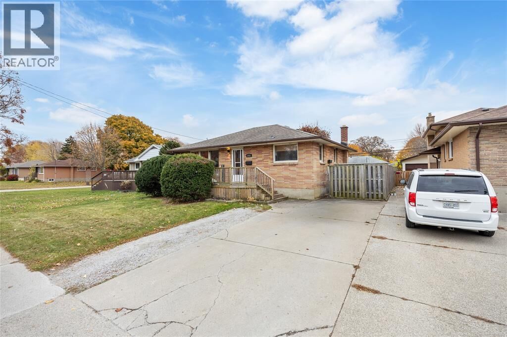 Property Photo: 1035 Wellington Street ON N7S 1E4