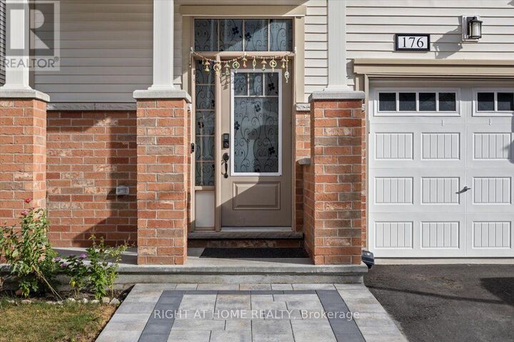 Property Photo:  176 Harmattan Avenue  ON K2S 2R3 