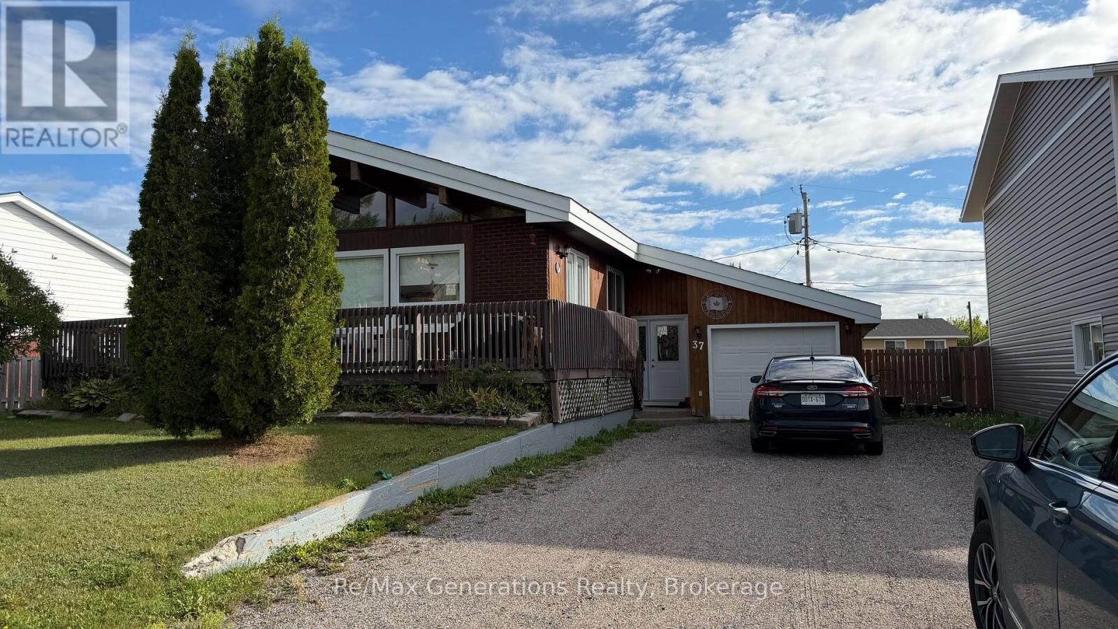 Property Photo:  37 Southridge Crescent North  ON P0T 2W0 