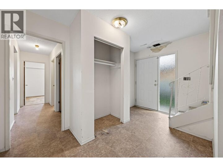 Property Photo: 1037 Dundas Street BC V2B 2T1