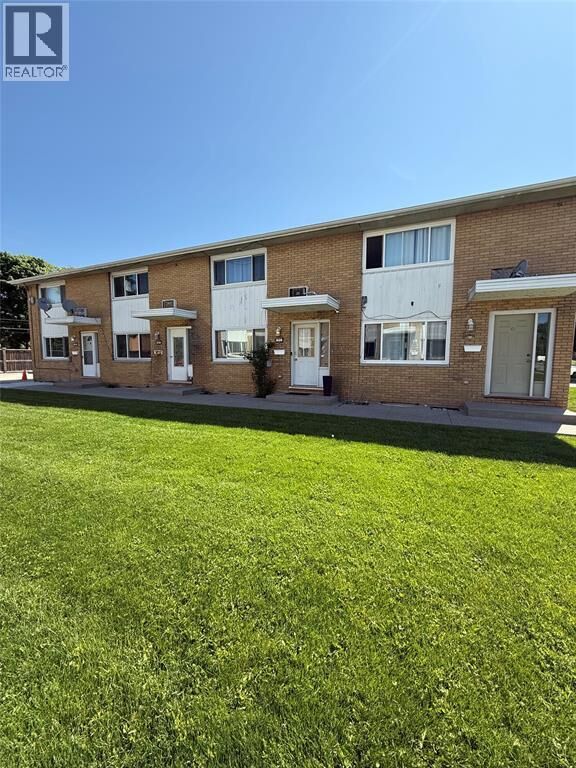 Property Photo:  820 Wellington Street 23  ON N7T 1J5 