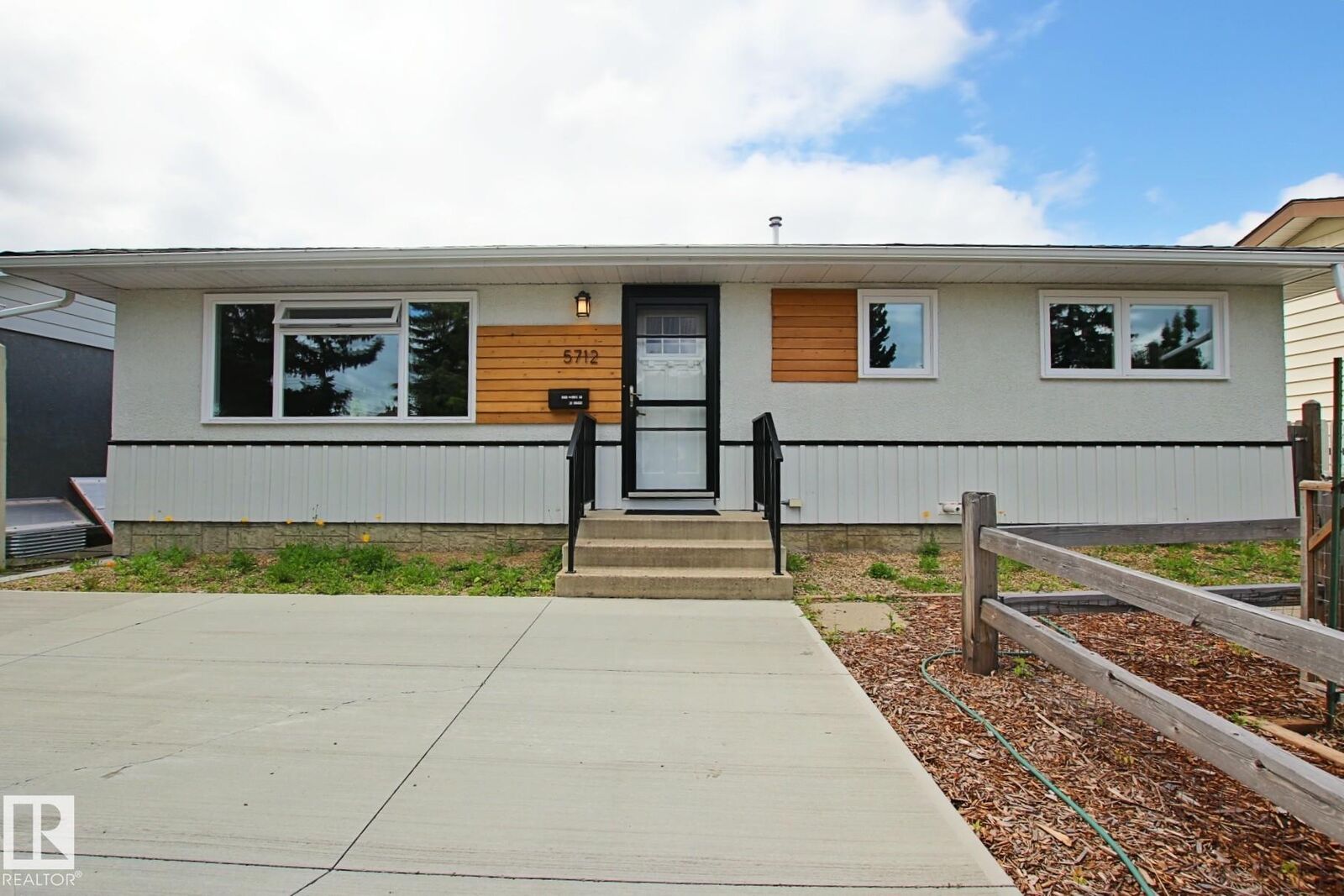Photo de la propriété: 5712 113B Street NW AB T6H 3L3