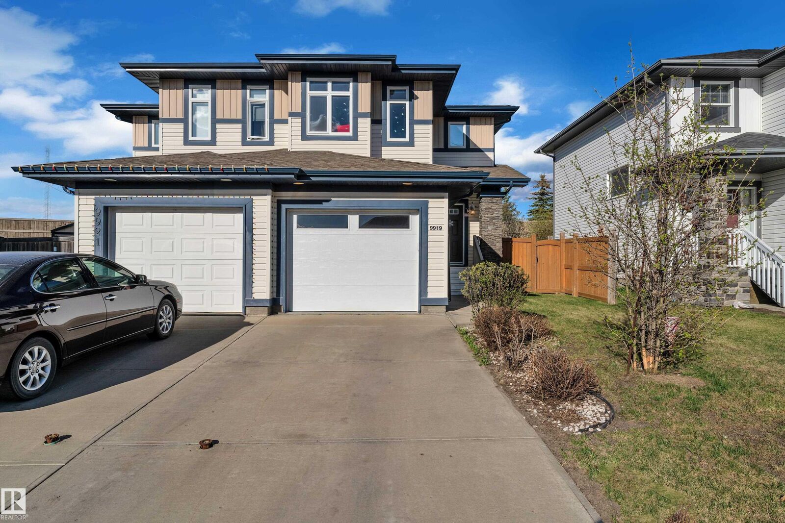 Property Photo:  9919 217 Street NW  AB T5T 4T5 