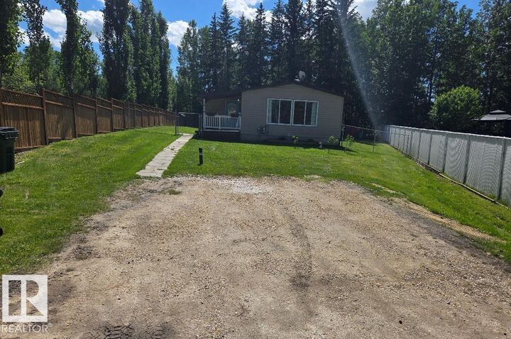 Property Photo: 1618 Marine Crescent AB T0E 0A2