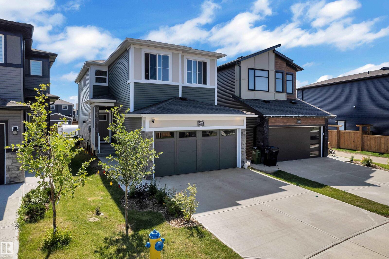 Property Photo:  4855 Hawthorn Bend SW  AB T6X 3A9 