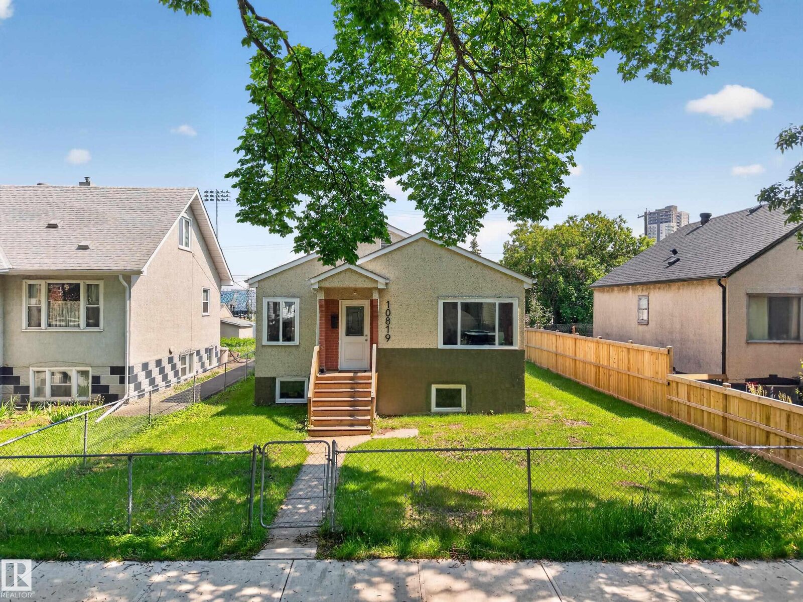 Property Photo:  10819 92 Street NW  AB T5H 1V5 