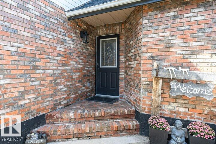 Property Photo:  8522 98 Avenue  AB T8L 3A3 