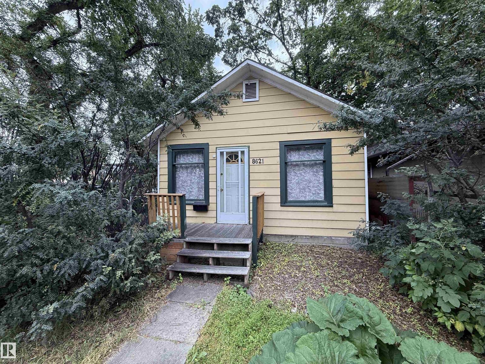 Property Photo: 8621 100 Street NW AB T6E 3Y2