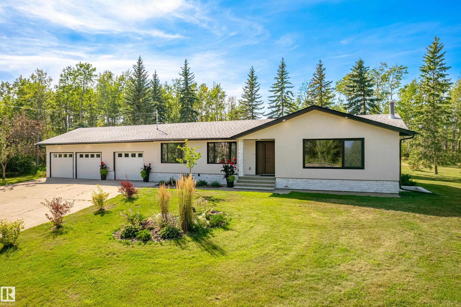 Property Photo: 52145 Rge Road 225 62 AB T8C 1C4