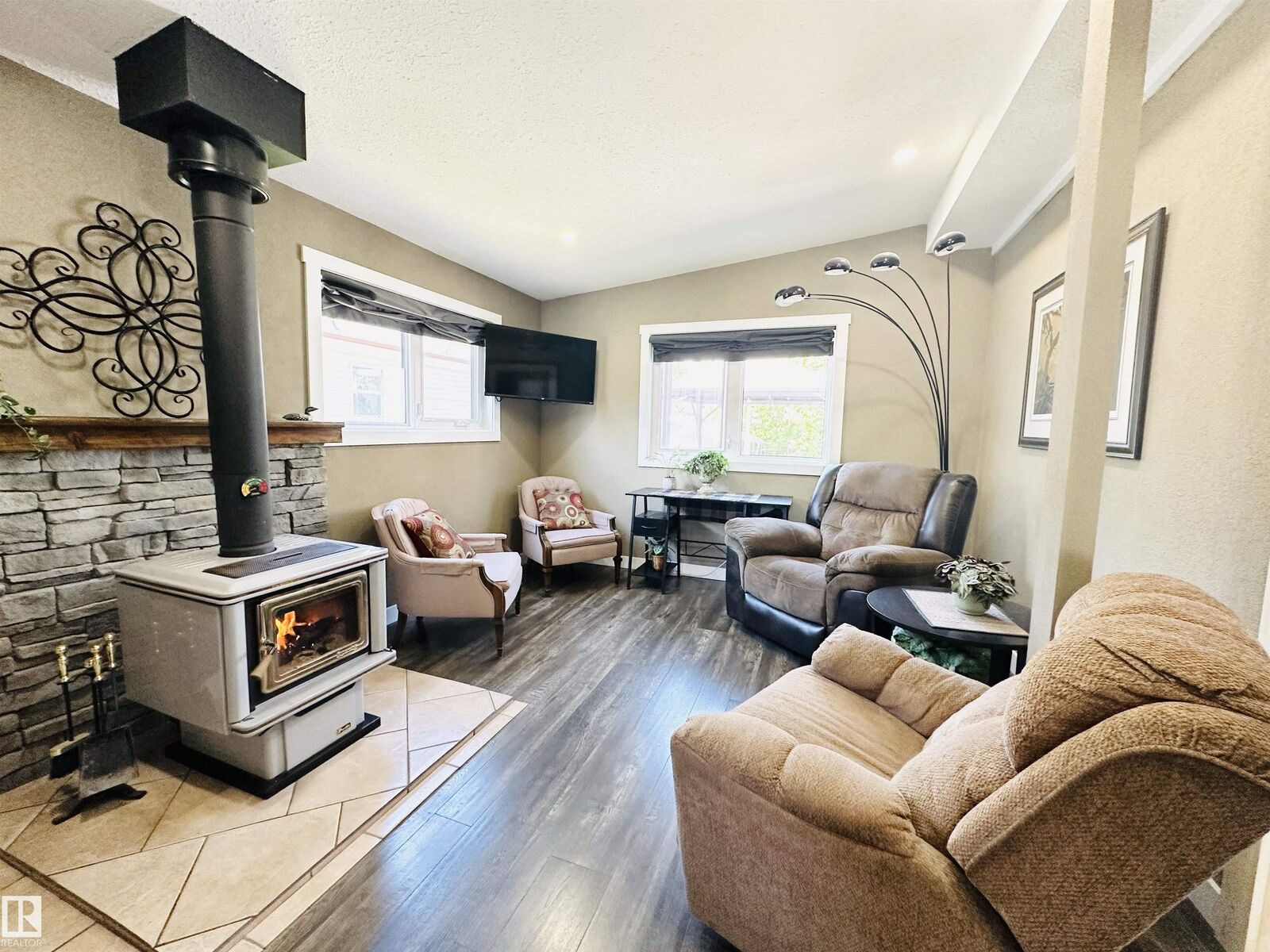 Property Photo:  4306 47 Street  AB T9A 1W6 
