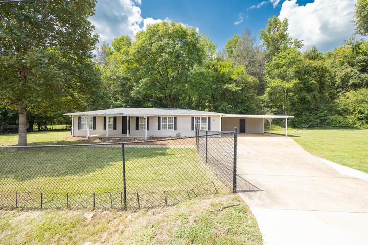 Property Photo: 24 Whiterock Road AL 36869