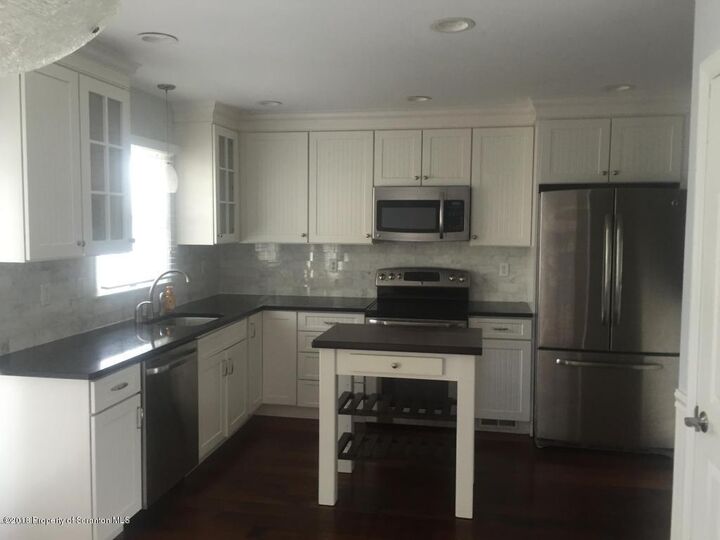 Property Photo:  33 Briarwood Way  PA 18411 
