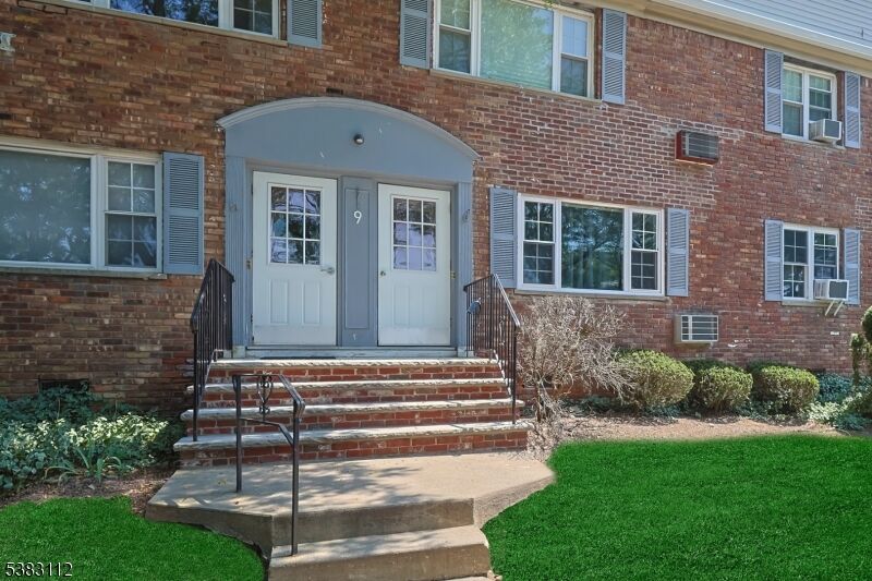 Property Photo:  9 Wedgewood Drive 96  NJ 07044 