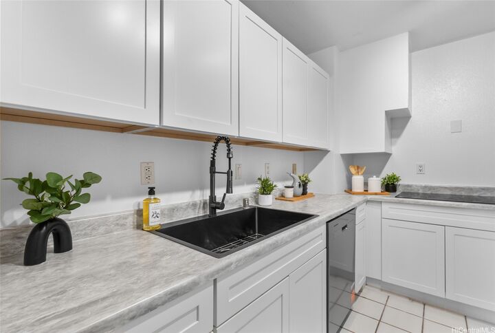 Property Photo:  2092 Kuhio Avenue 806  HI 96815 
