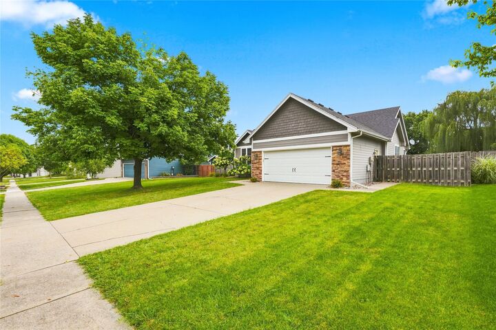 Property Photo:  309 NW Winterberry Street  IA 50023 