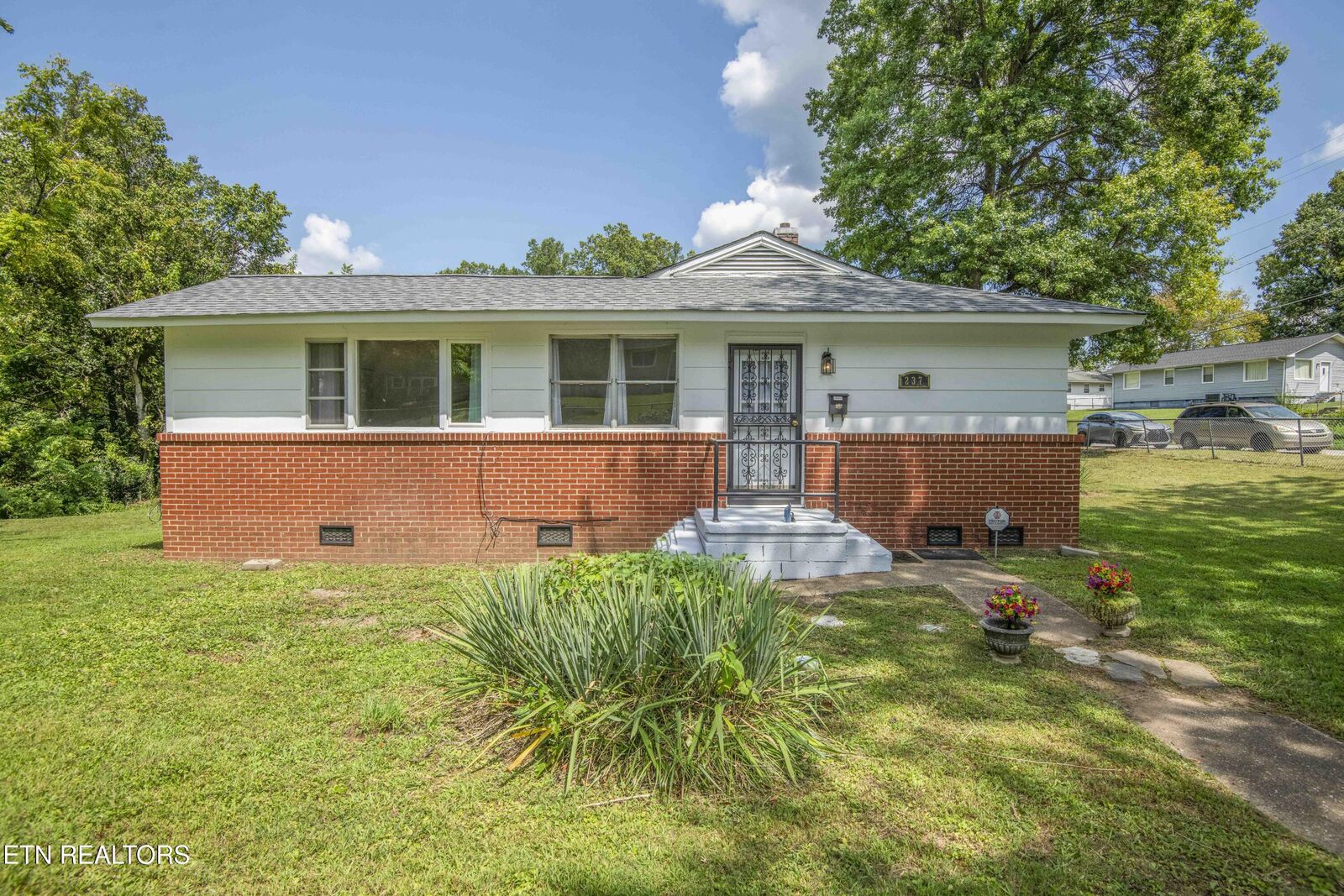 Property Photo: 237 S Dillard Ave TN 37830