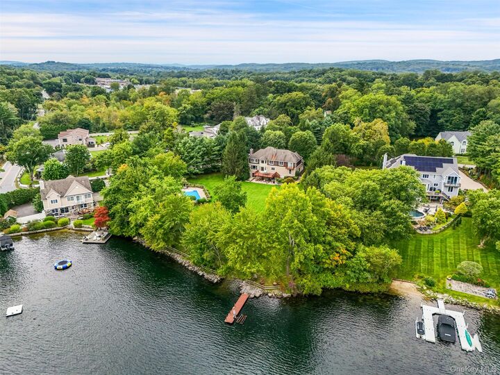 Property Photo:  18 Clara Lane  NY 10541 