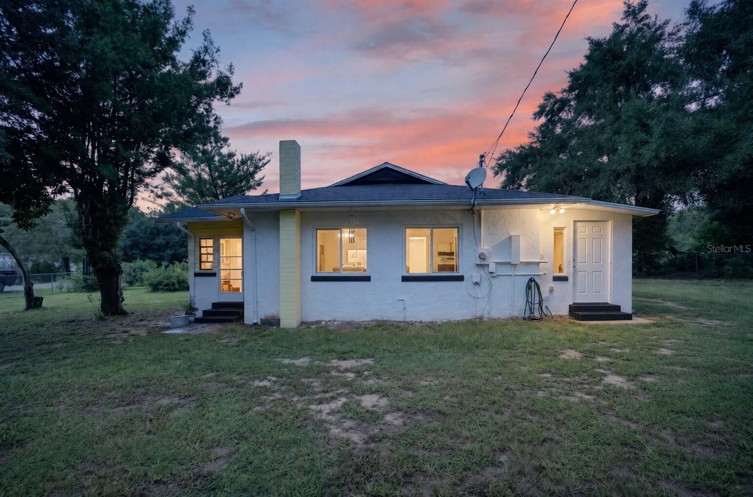 Property Photo:  11855 SE 141st Terrace  FL 32179 