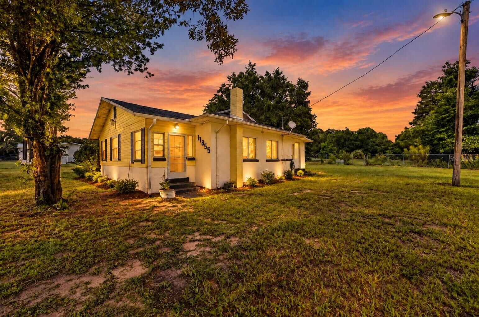 Property Photo: 11855 SE 141st Terrace FL 32179