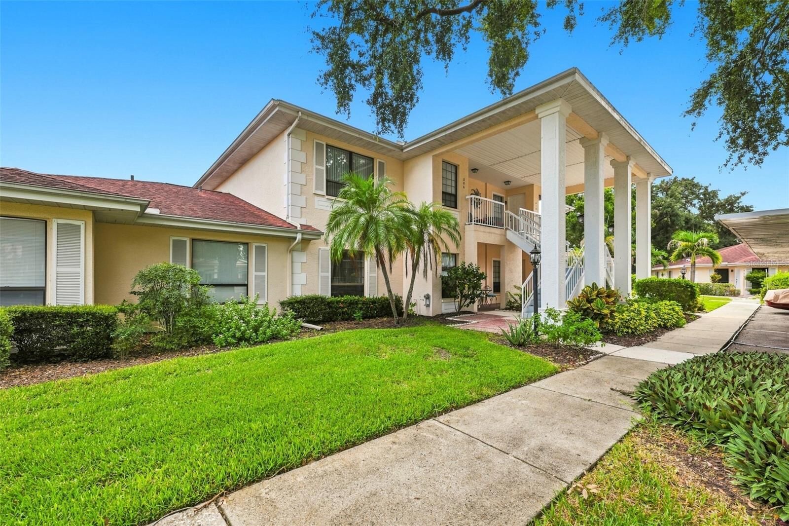 Property Photo:  304 Kelsey Way  FL 33573 