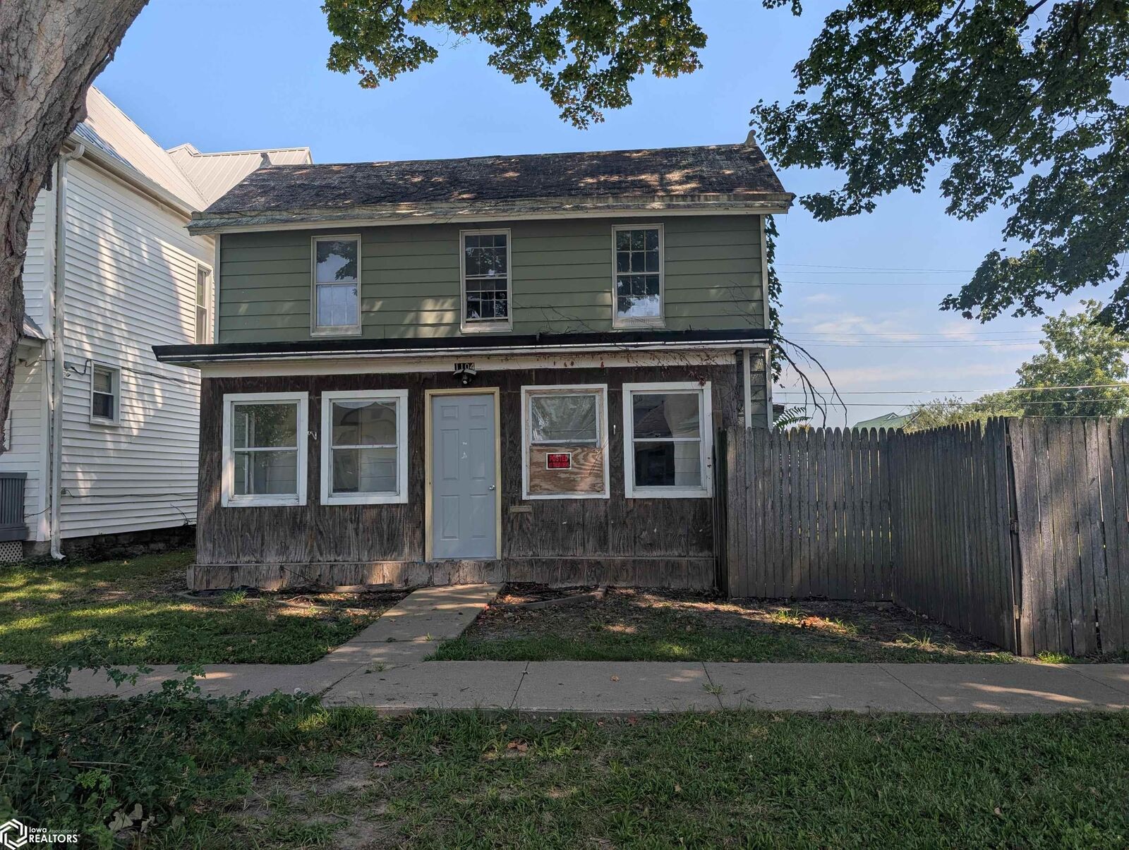 Property Photo: 1104 S 10th Street IA 52601