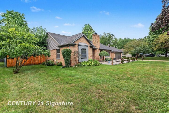 Property Photo:  1375 Lathrup Park  MI 48638 