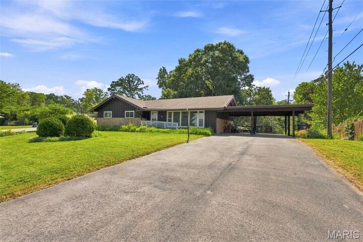 Property Photo:  30 Fernwood Lane  MO 63146 