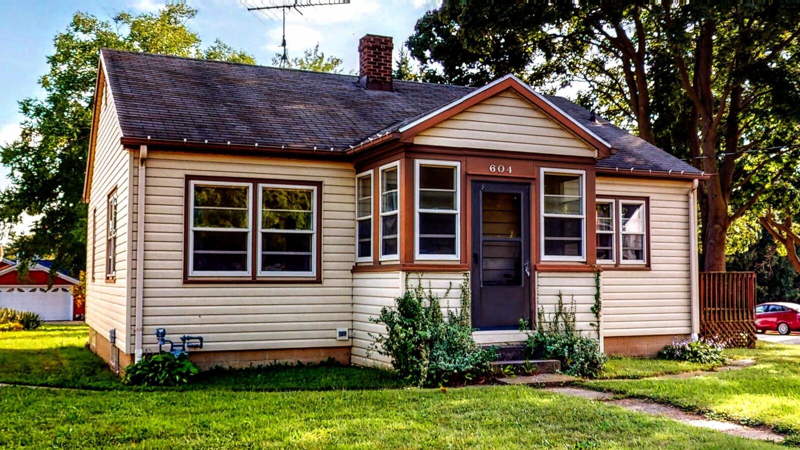 Property Photo:  604 E Racine St  WI 53549 