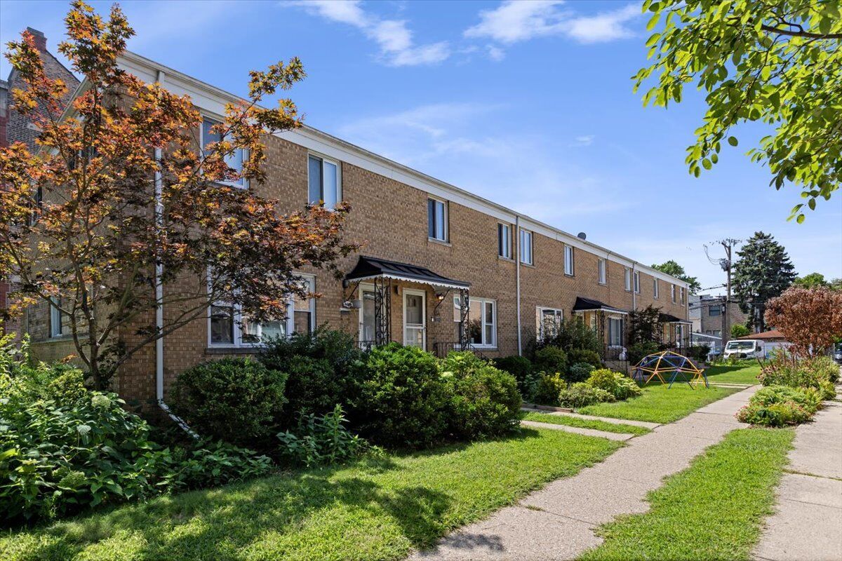 Property Photo:  4618 N Paulina Street  IL 60640 