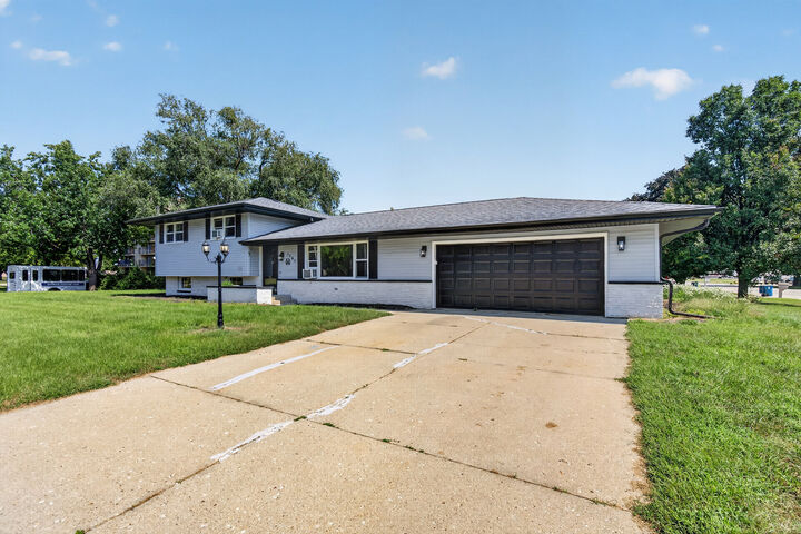 Property Photo: 1701 Newton Drive IL 60450