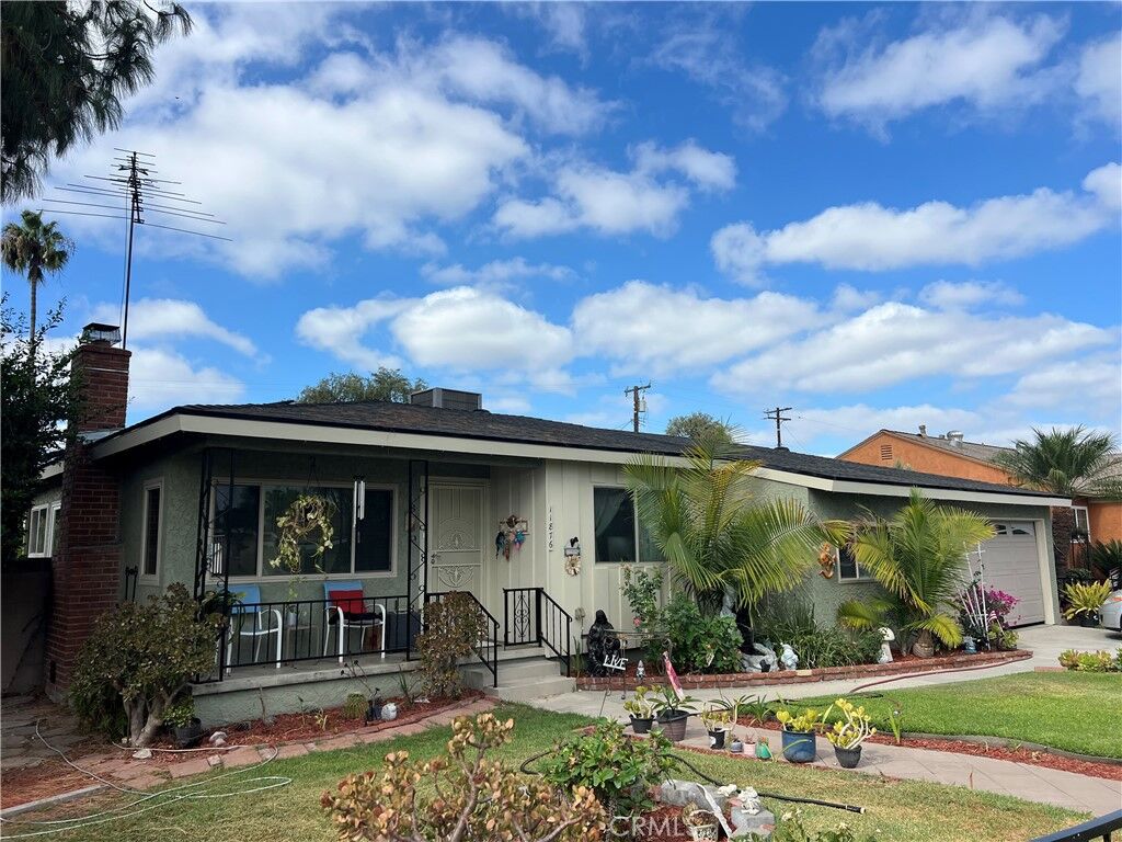 Property Photo:  11876 Lesser  CA 90650 