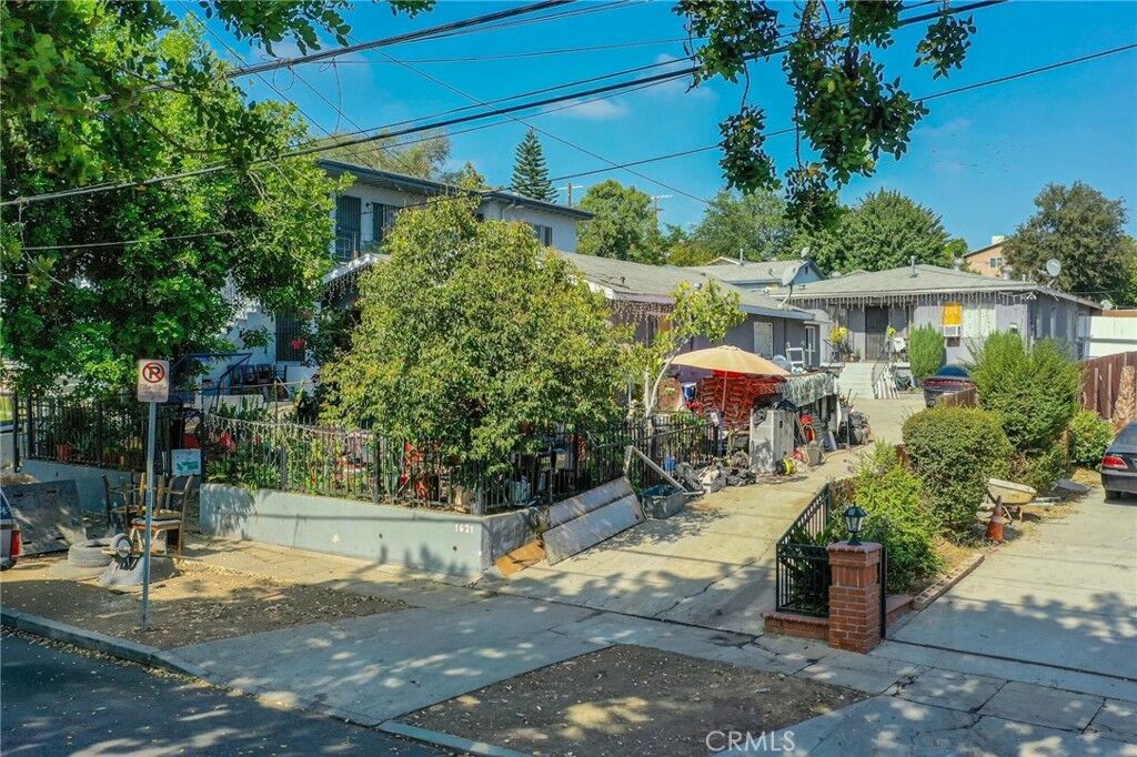 Property Photo:  1621 Murchison  CA 90033 