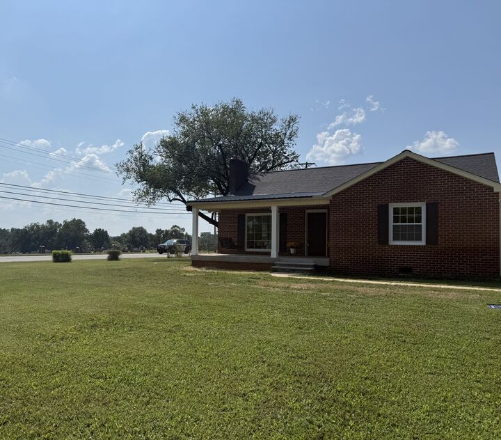 Property Photo:  201 Parkes Ave  TN 38464 