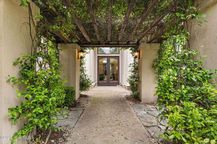Property Photo: 705 Planters Row NC 28405