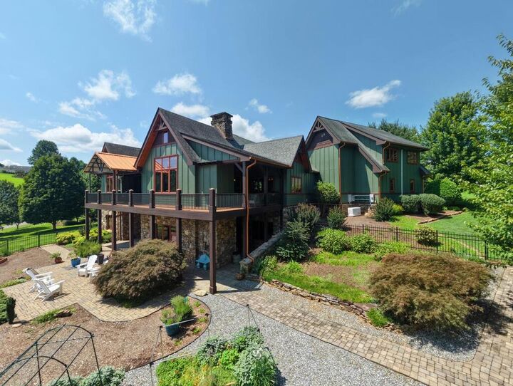 Property Photo:  2206 High Meadows Road  GA 30546 
