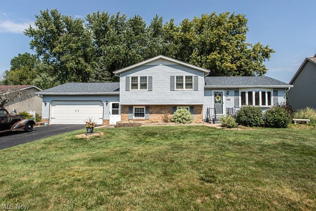 Property Photo: 1458 Pepperwood Drive OH 44446