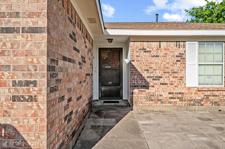 Property Photo:  3610 Hummingbird Drive  TX 75052 