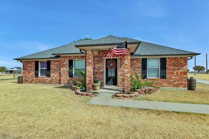 Property Photo: 229 Harvey Lane TX 76234