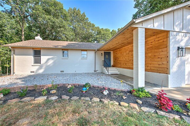 Property Photo: 3960 E Highway 264 AR 72745