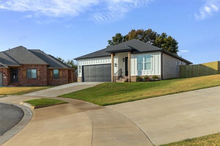 Property Photo: 821 Pinnacle Street AR 72753